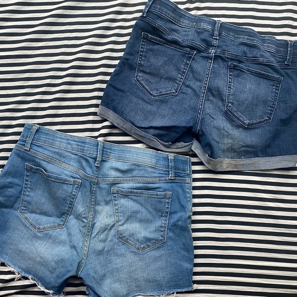 Two pairs of size 8 maternity Jean shorts-Isabel maternity by Ingrid & Isabel - Picture 4 of 4